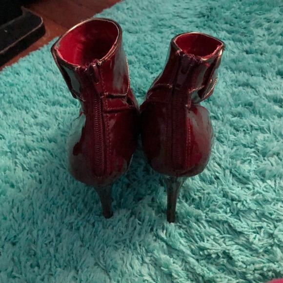 High Heels - Picture 3 of 4